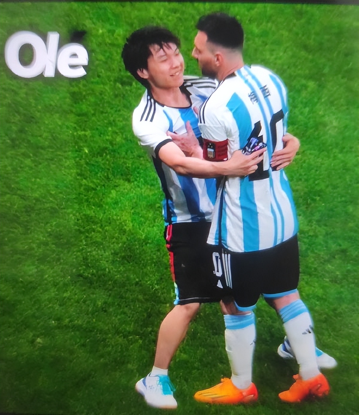 冲进球场的球迷警方通报,球迷冲进球场拥抱梅西处理结果