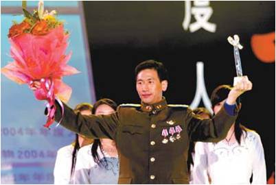 万米高空突然没油，中国试飞员放弃跳伞求生，8分钟避免上亿损失