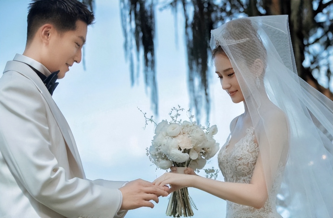 窦骁有多宠爱何超莲,窦骁为什么选择赌王千金