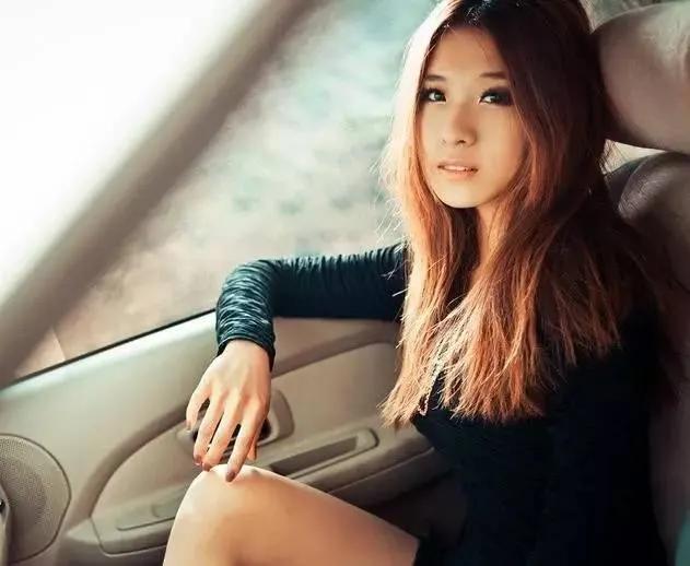 微小说：她的生活（十）他把手搭在她的胸上