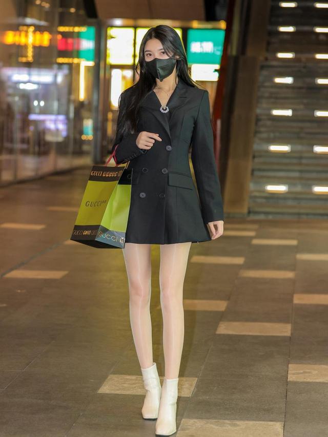 怎么穿黄菠萝袜丝袜才更好看,为什么你穿丝袜看着又土又假