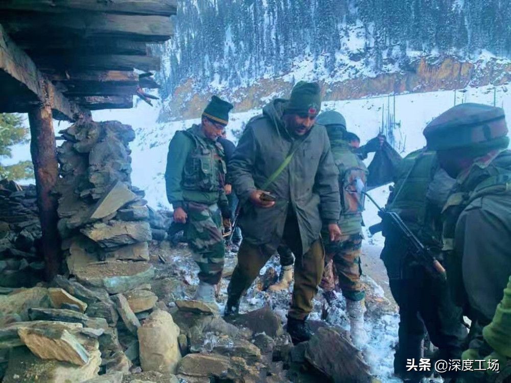 印军203毫米榴弹炮,印度ak203突击步枪