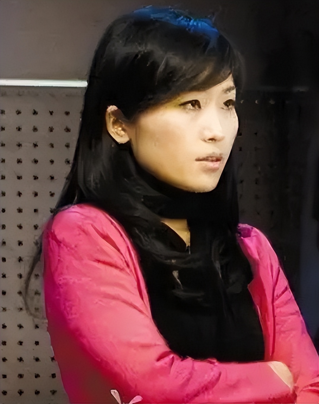 被亲爸张艺谋抛弃，公开点名巩俐毁她童年，张末都经历了什么？