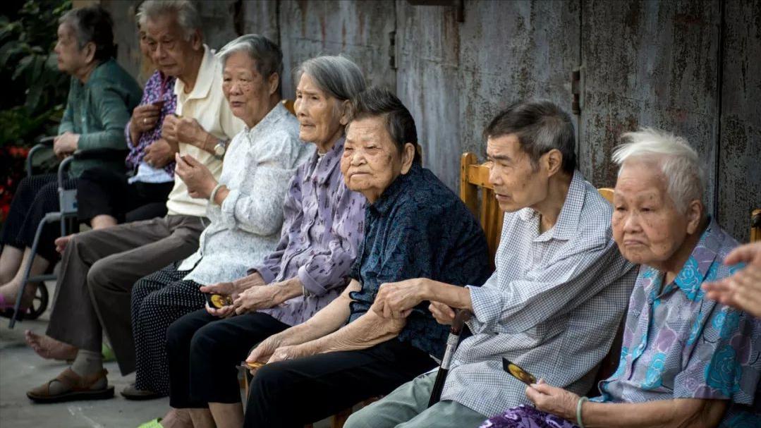 存款养老和交社保养老哪个划算,灵活就业人员买社保还是存款养老