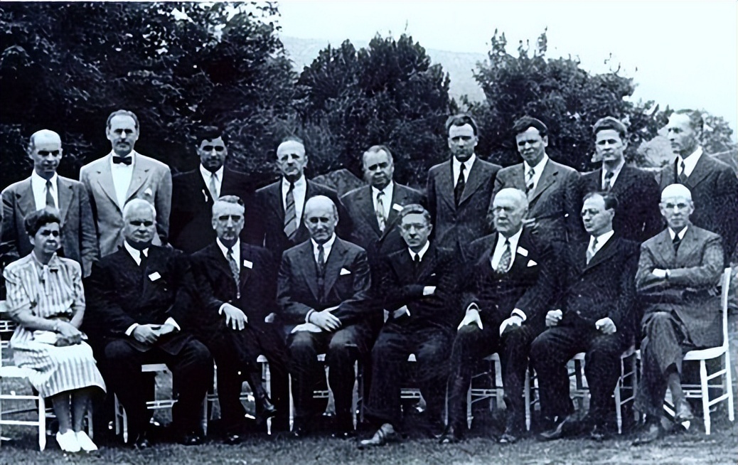 华尔街做空黄金遇到中国大妈采访,中美2024年金融战对黄金价格影响