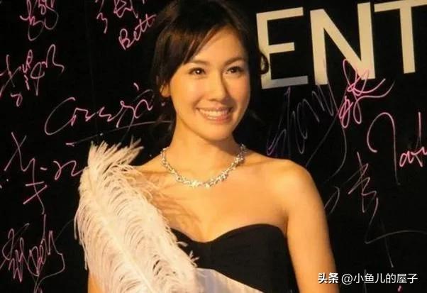 她是唯一五甲不入最上镜小姐,家道中落成TVB配角,为纪念奶奶改名