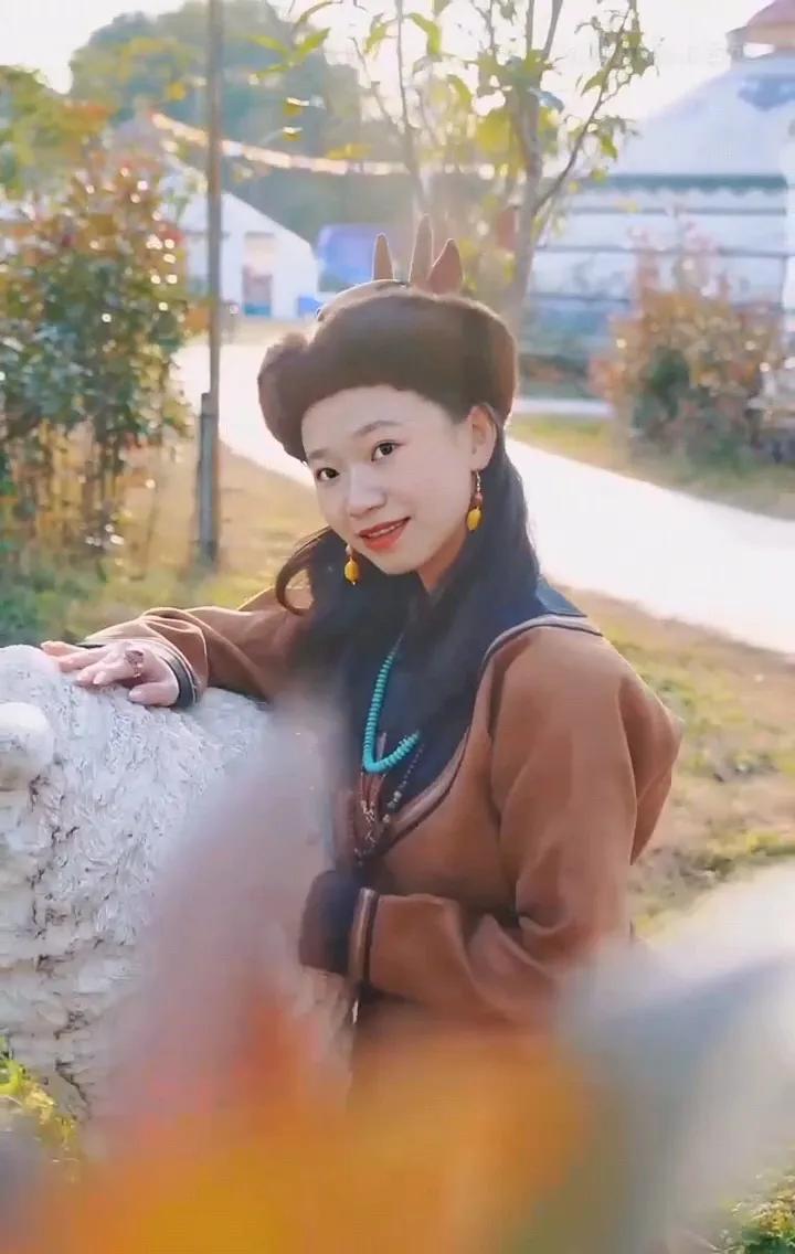 五十六个民族的风俗和服饰,五十六个民族代表服饰图片