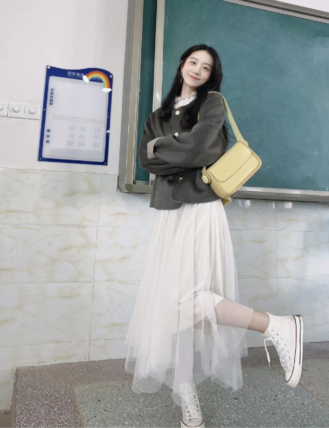 小香风半身裙怎么穿出高级感,小香风半身裙中长款搭配