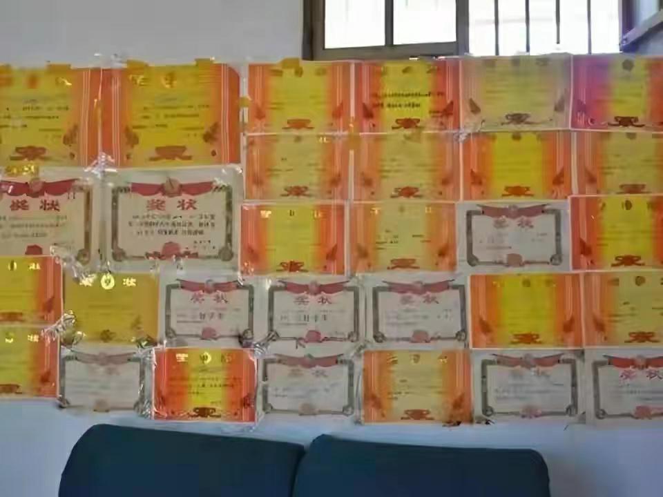 养父扛煤气罐培养女博士的原视频,养父扛煤气罐供成博士