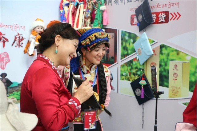 四川姑娘放弃高薪坚守大山,四川女孩嫁藏族小伙放弃百万年薪