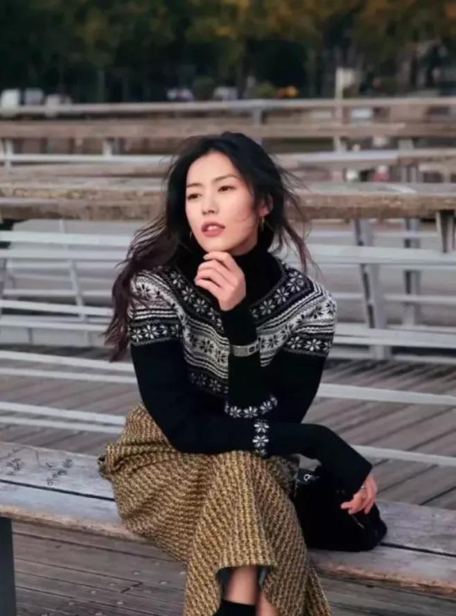 2018年最时髦的毛衣款式,2019年流行穿什么款式的毛衣