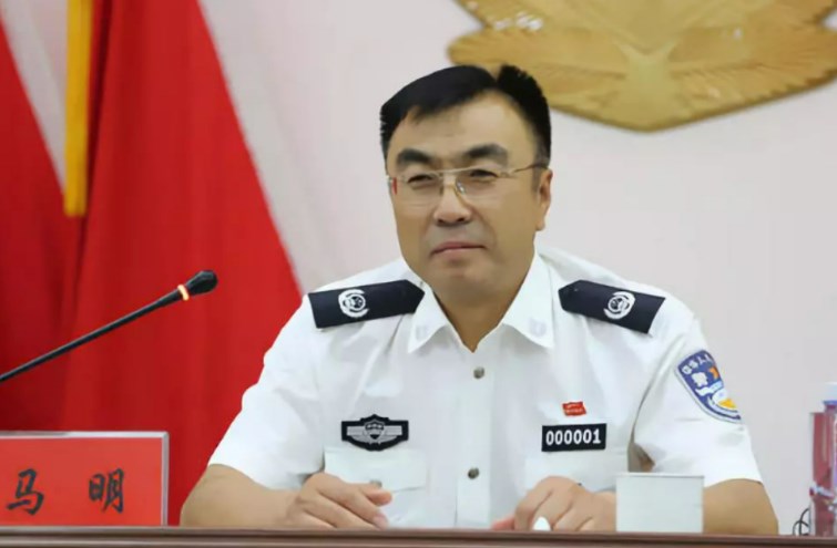 内蒙“警号000001”马明：嫌200万太少拒收，敛财1.57亿被判无期