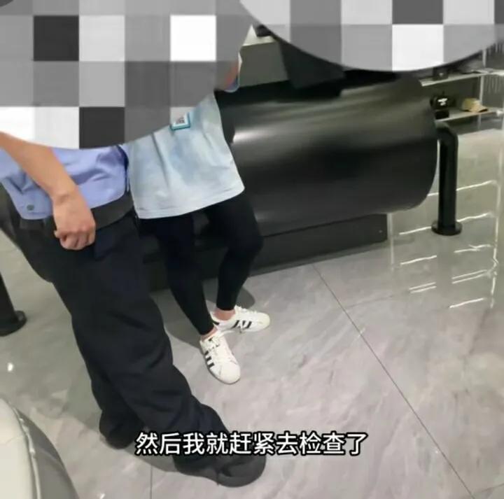 试衣服不慎掉地上被索赔后续,男子试衣服不慎掉到地上