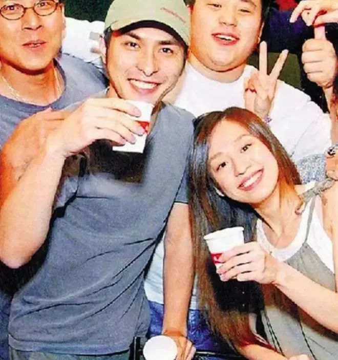 被男友公开*夜初**时间，40岁翻红的“甜心教主”，为何总遇渣男？