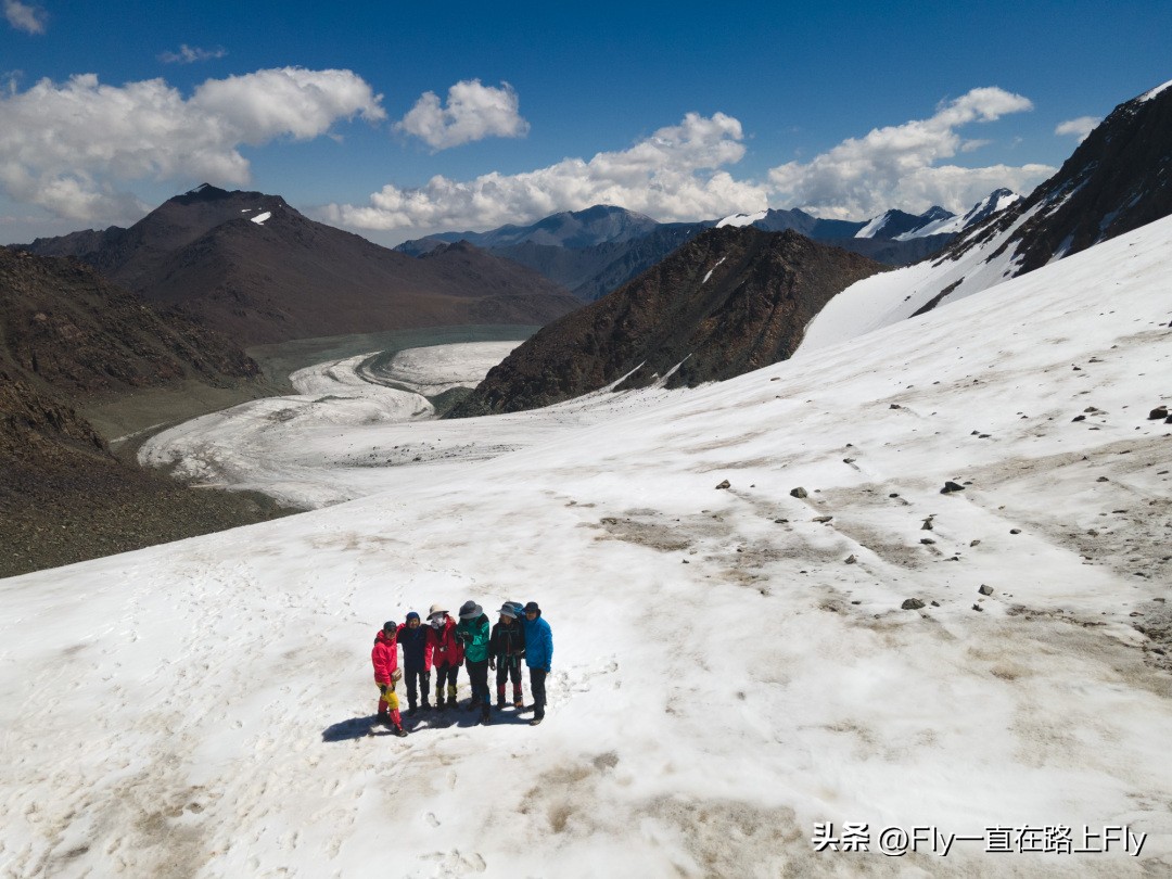 穿越博格达峰脚下冰湖之旅,徒步穿越新疆博格达峰