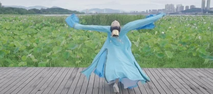 90后湖北姑娘拍56个民族服饰抖音,95后女孩耗时247天拍摄56民族服饰