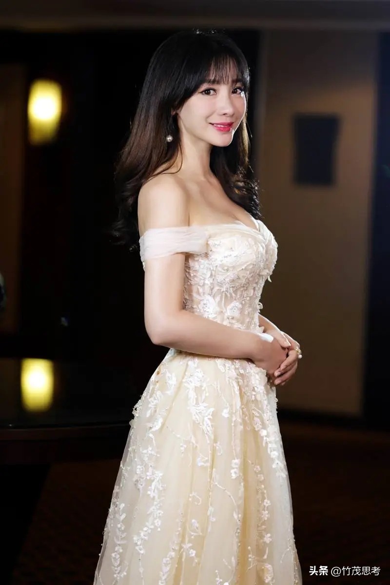 柳岩世界杯足球宝贝,柳岩变身足球宝贝