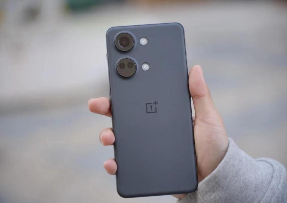 买手机应该买12+256还是16+512,12+256g顶配版不足三千元