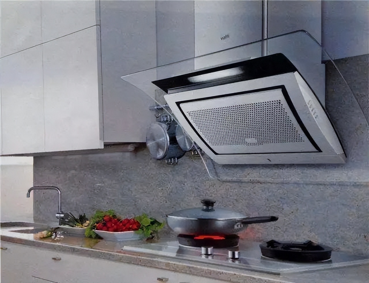 5000块和500块油烟机的区别,300块和6000块油烟机大比拼