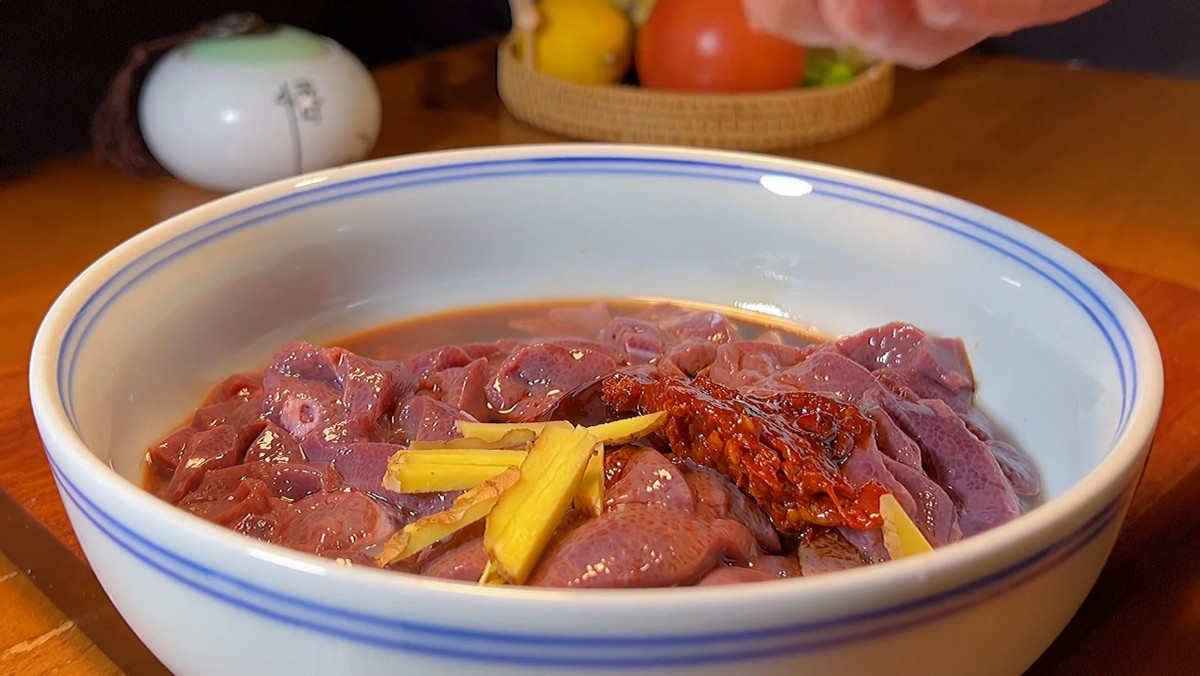 人体缺少哪种维生素会白头发,人体缺什么维生素会长白发