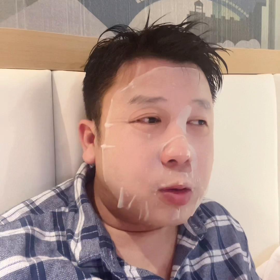 还差8个粉丝破2000，有没有哪位小哥哥小姐姐，借用你...