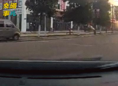 一组动图警示你：迎着阳光开车，刺眼的光线容易干扰司机的判断，阳光直射的时候记得戴好太阳镜放下遮阳板