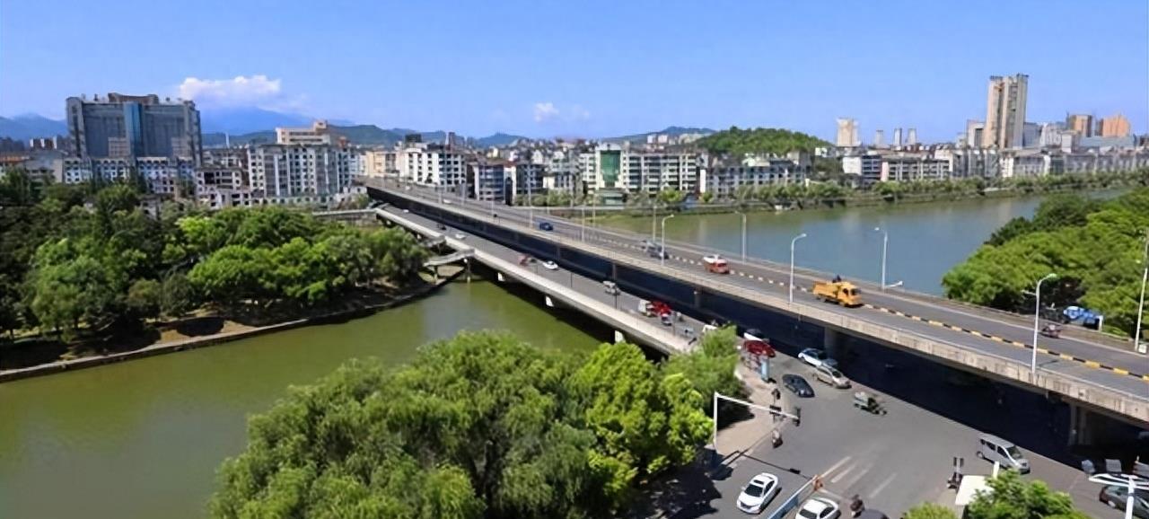 江西萍乡作为一个二线城市，汽车站却如此寒酸，到底是什么原因