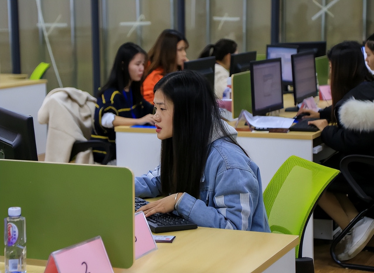 在南昌当高中老师收入有多少,南昌县高中老师一年收入