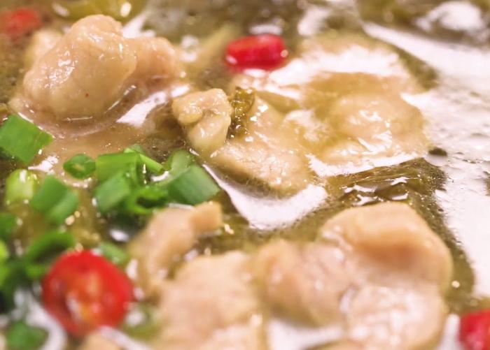 酸菜滑肉汤窍门,酸菜滑肉的正宗做法