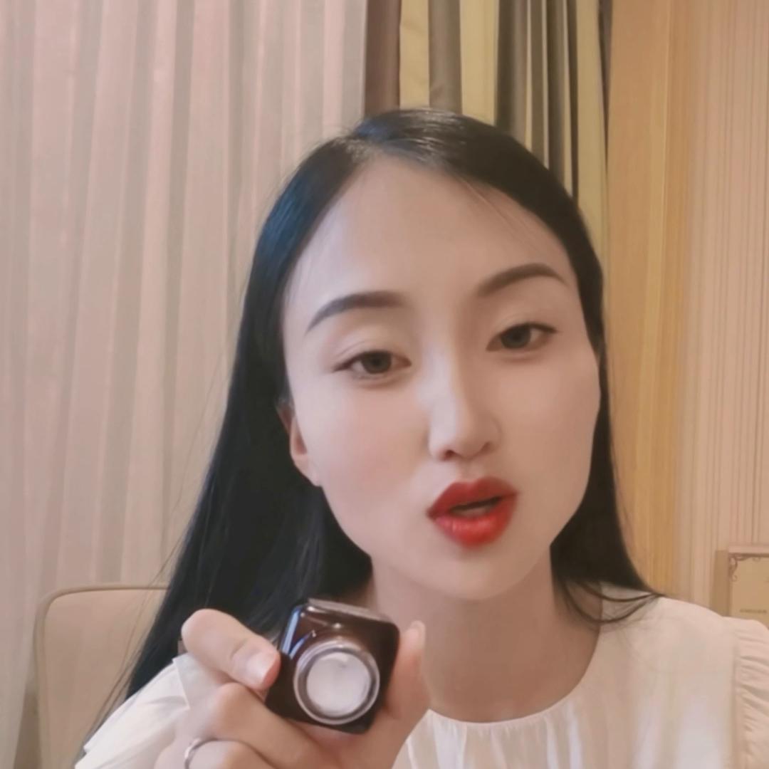 伊诗兰顿弹力蛋白眼霜好不好用,国货好用的眼霜推荐伊诗兰顿