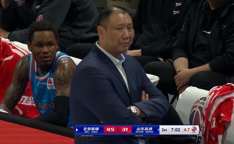 王晗山东男篮战胜辽宁排名,山东男篮吊打北京首钢狂胜37分