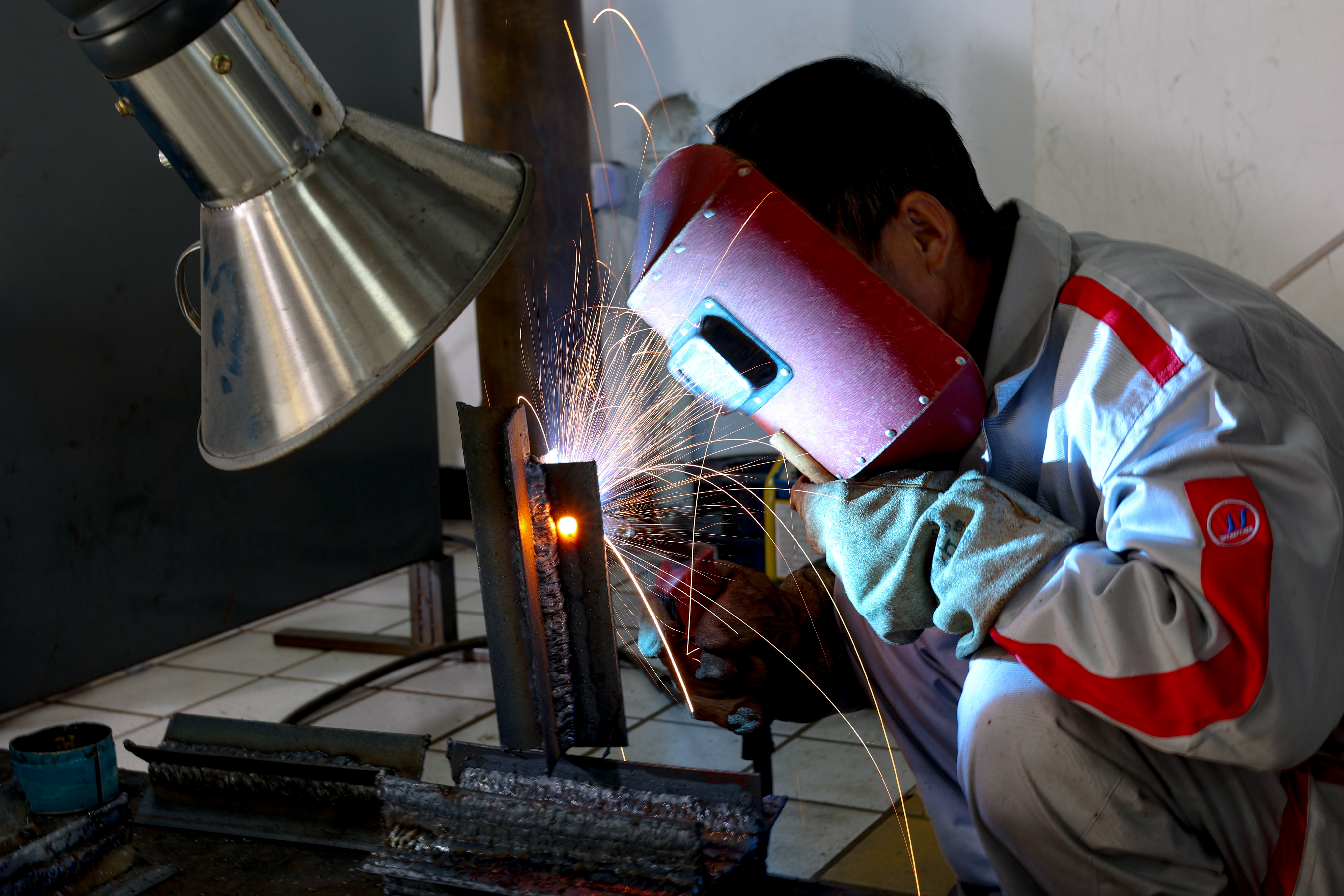 焊工证如何考取,焊工证去培训学校办理吗