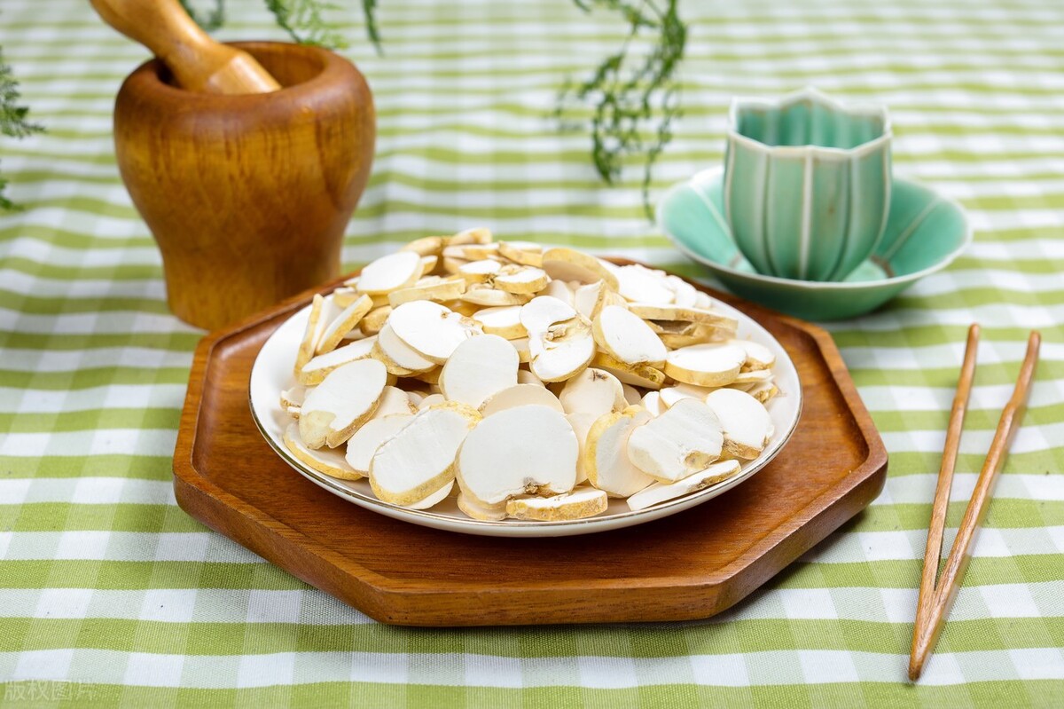 乳腺增生,经前加重,月经量少,多因气滞血瘀!一张方子,巧化解