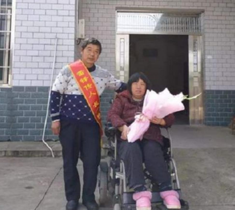 女儿结婚途中遇车祸，隐瞒26年未回娘家，男子做了26年未婚夫