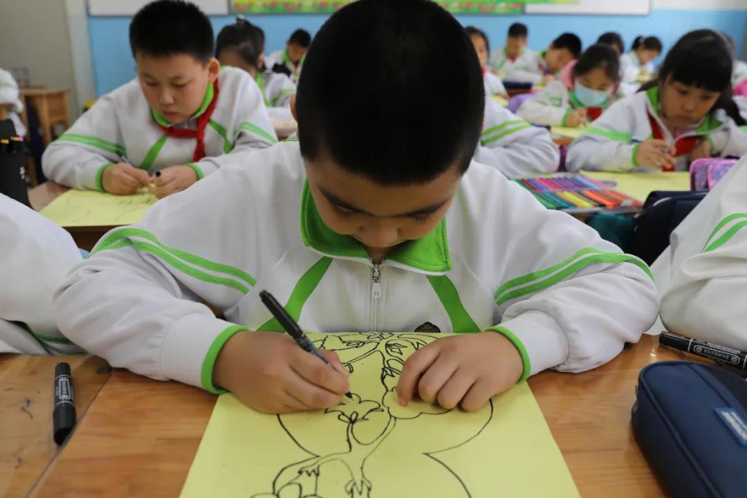 杨军：不让孩子“一个模子刻出来”