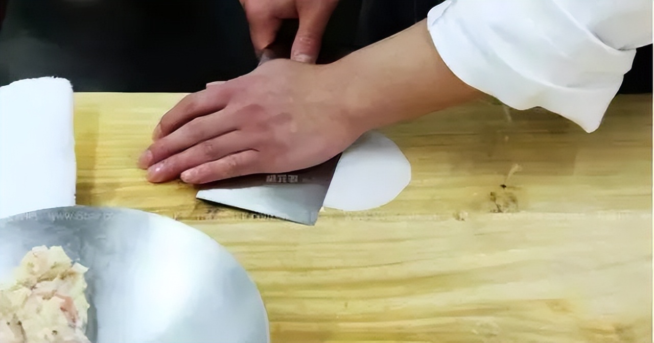 “中国人切菜方法不对”，庖丁听了要掀棺材板