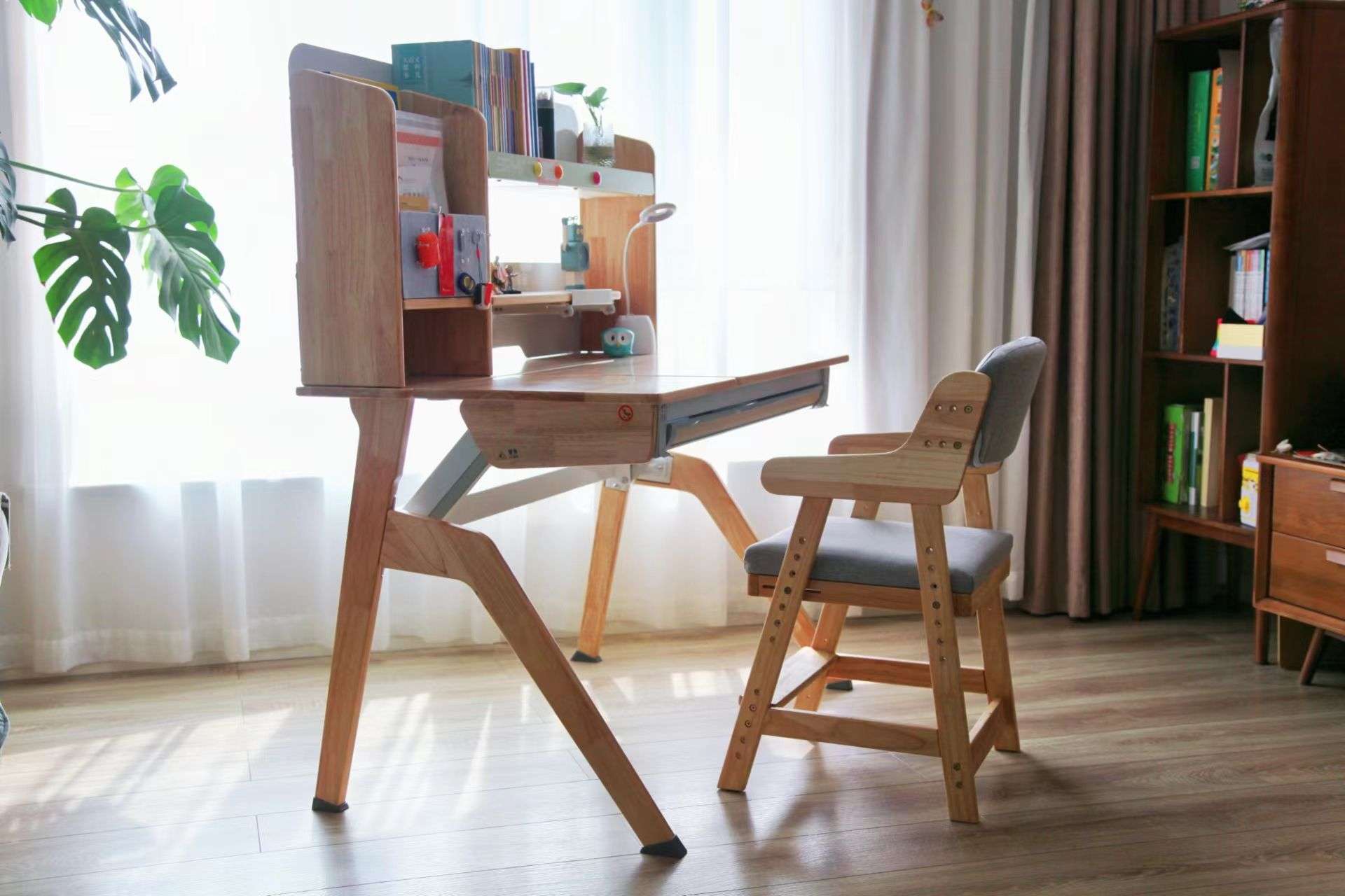 斯芬达小鹿桌配套阅读架,斯芬达小鹿桌儿童实木学习桌