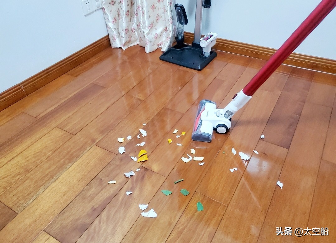 戴森吸尘器和斐纳吸尘器哪个好,斐纳吸尘器测评