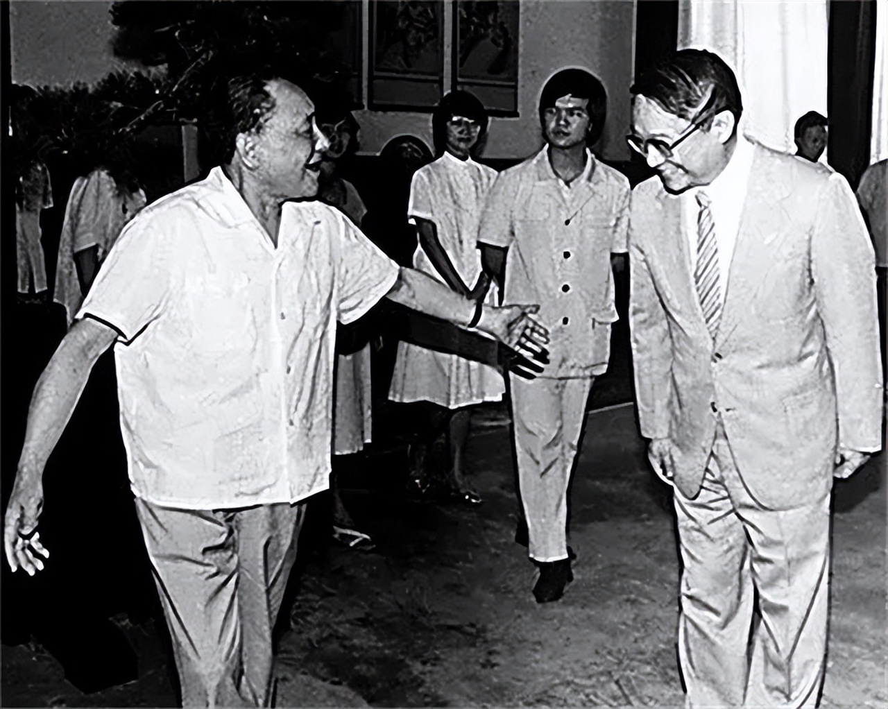 *小平邓**的保健医生郭勤英：邓公之所以能活到90岁，和一习惯有关系