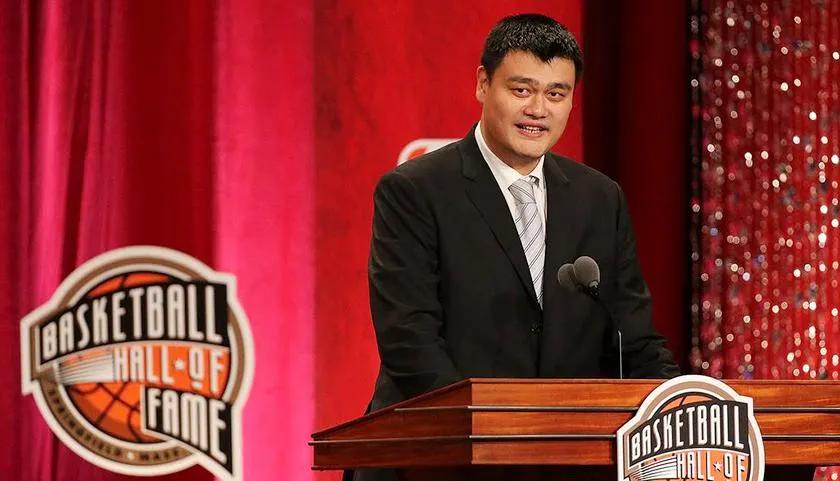 小巨人姚明nba,姚明在nba赚了多少钱