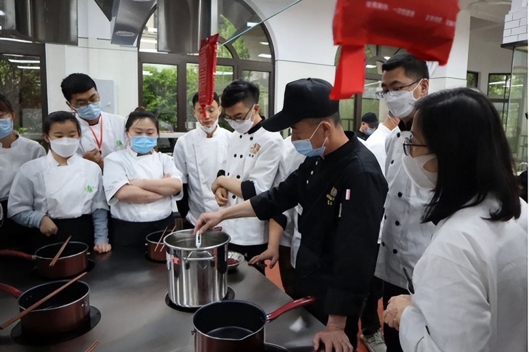 开店卖麻辣烫的真实经历,靠卖麻辣烫一年赚200w