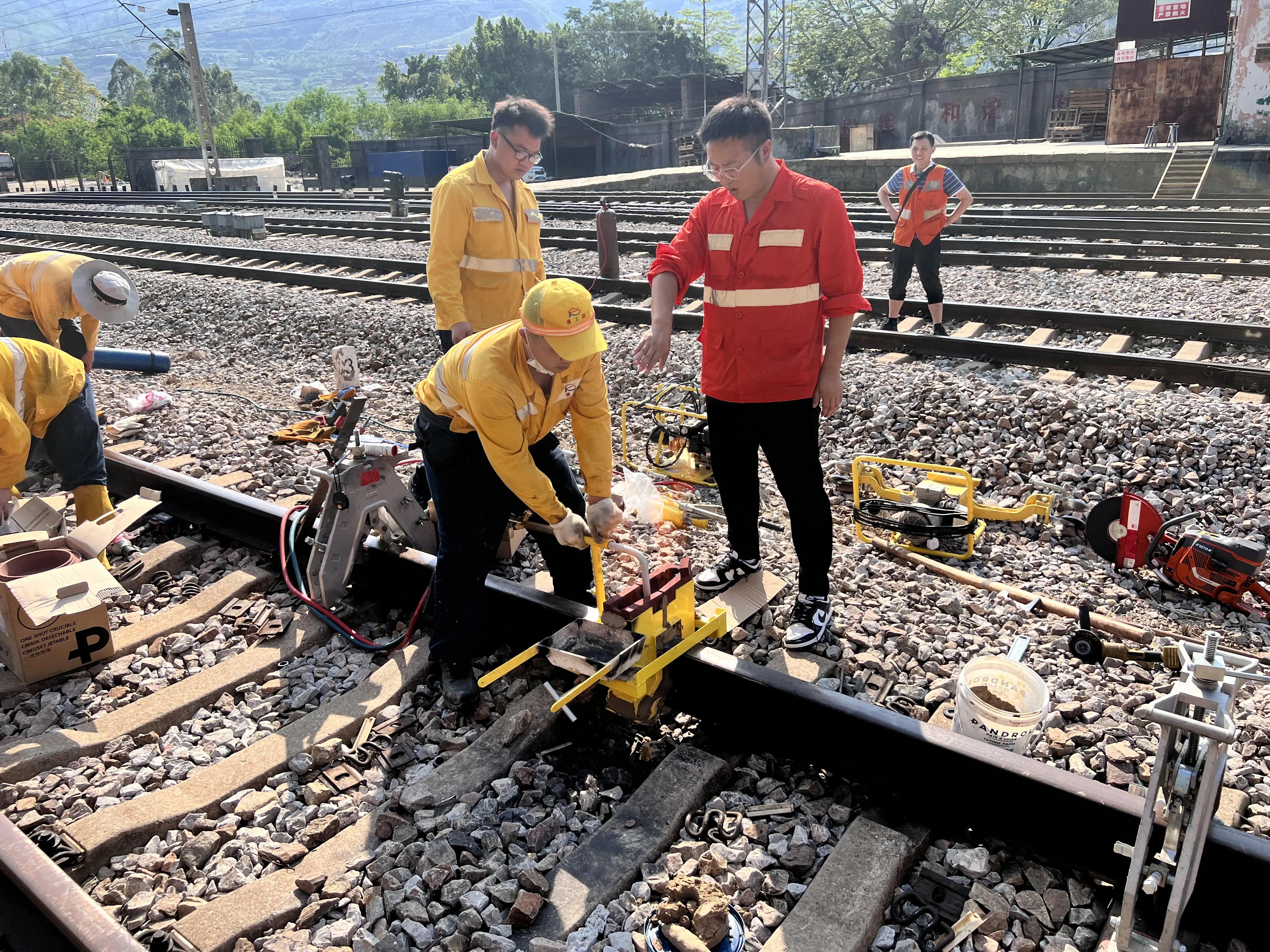 「关工动态」“五老”讲王泰兴成长的故事‖读好四本书走好人生路