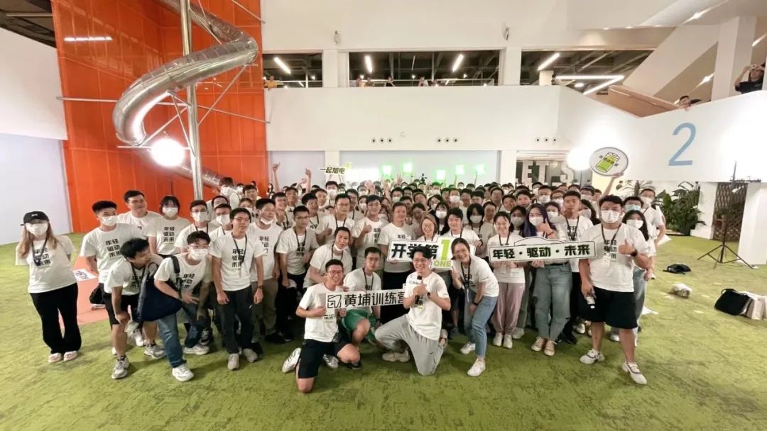 何小鹏创业遇贵人完整版,何小鹏辞职创业的朋友圈