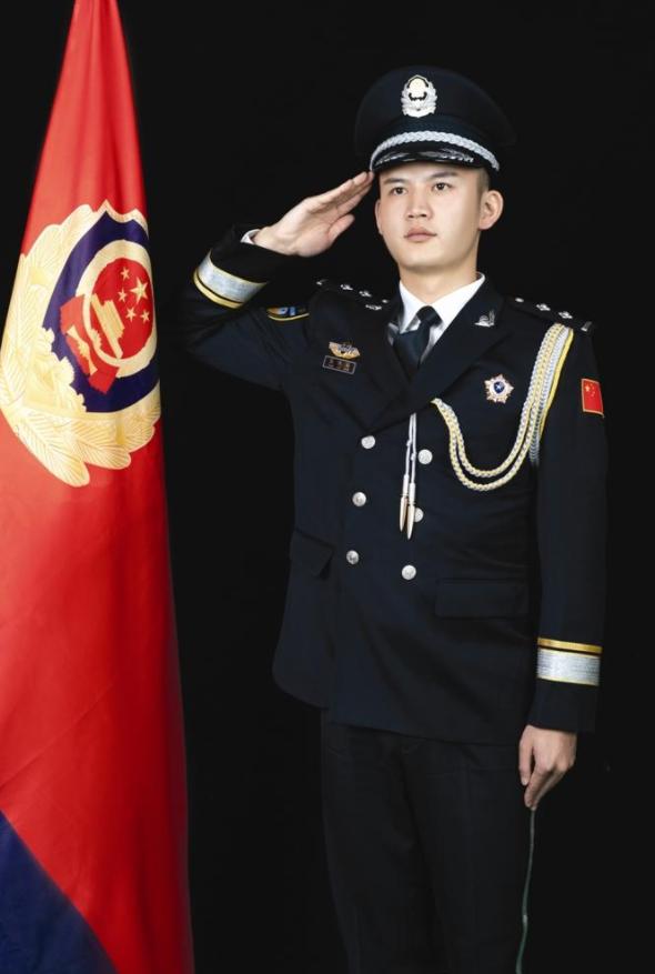 向执法警察致敬,致敬最坚守的警察