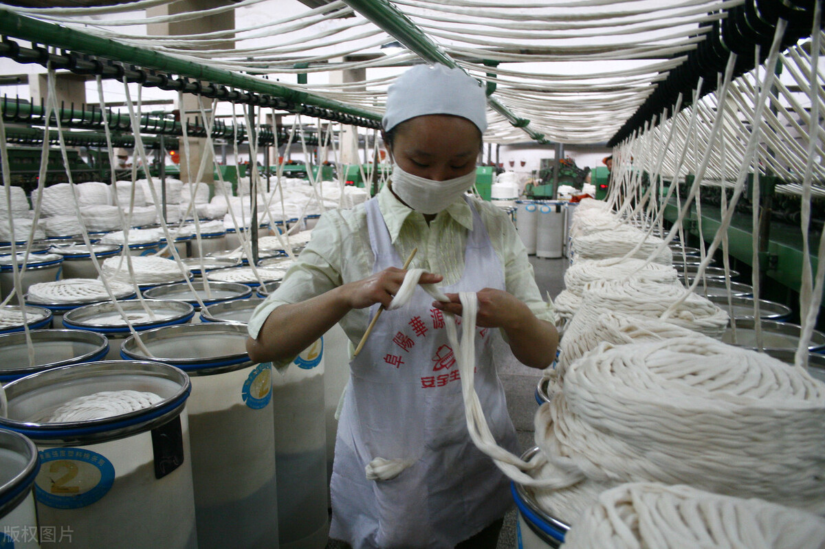 早年丧大儿中年丧丈夫，如今孙子精神异常，姚姑姑的一生命比纸薄