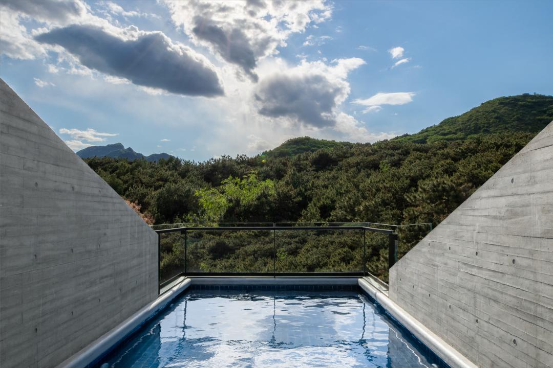 雁柏山庄的夜景,雁柏山庄远景