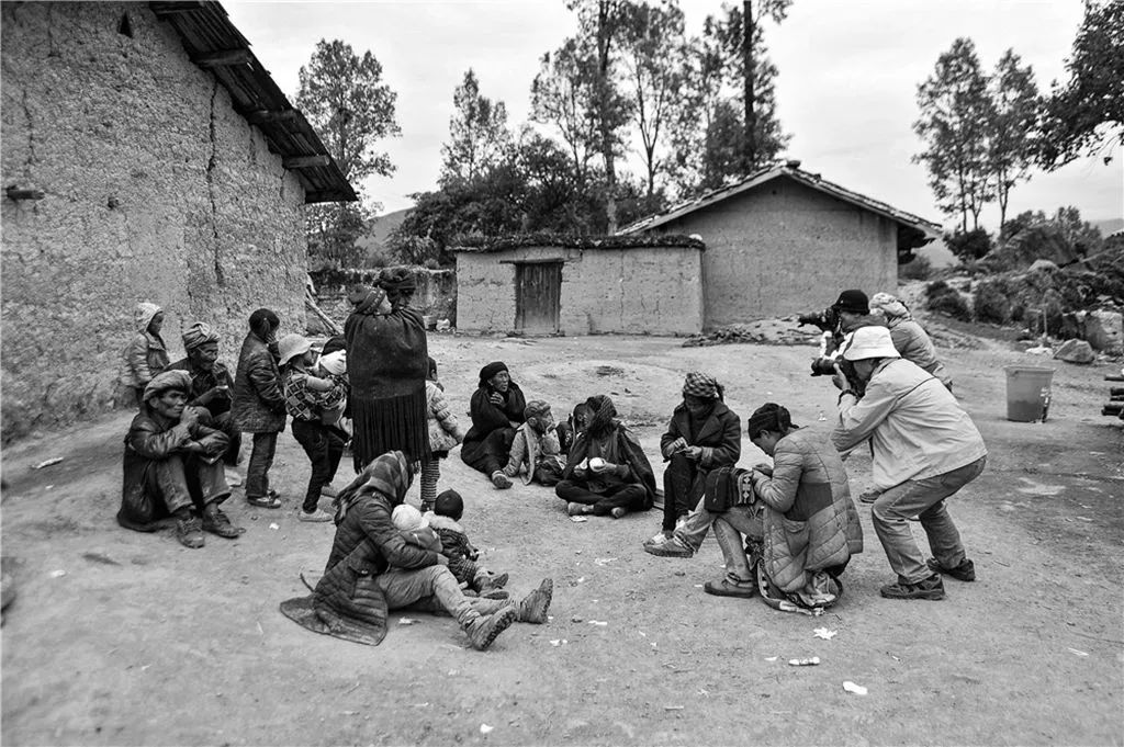 彝族千年传统民俗节日火把节、原生态赶集、幸福火车看凉山摄影团
