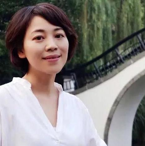 央视劳春燕履历,央视劳春燕和老公