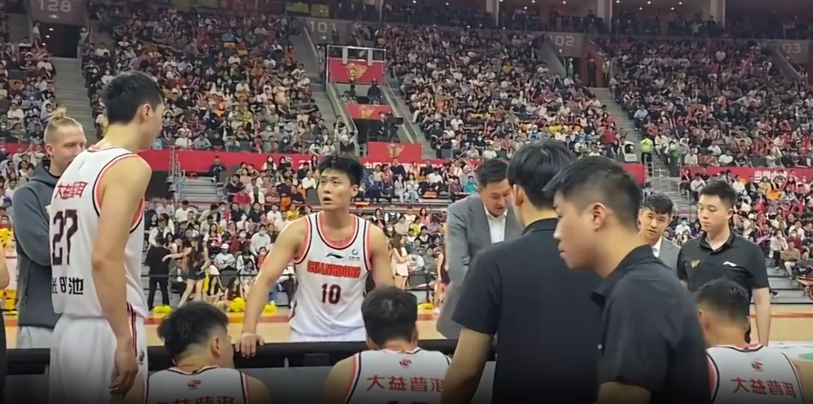 赵睿冲突杜锋让其淡定,赵睿骂张明池是哪一场