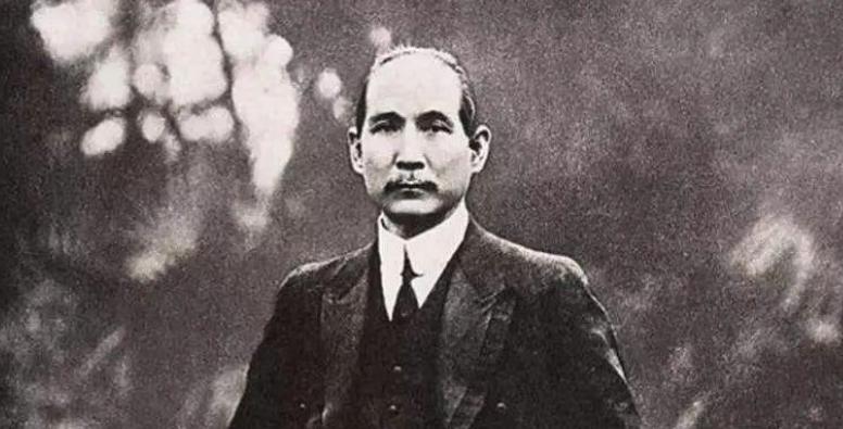 故宫城墙上挂过谁的画像,安门挂过谁的画像